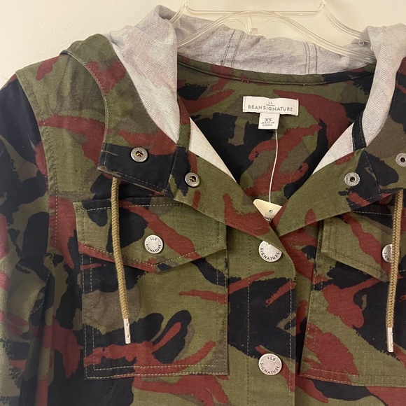 L.L. Bean Women's Signature Cropped Utility Hoodie Size XS Camo NWT - Picture 4 of 10